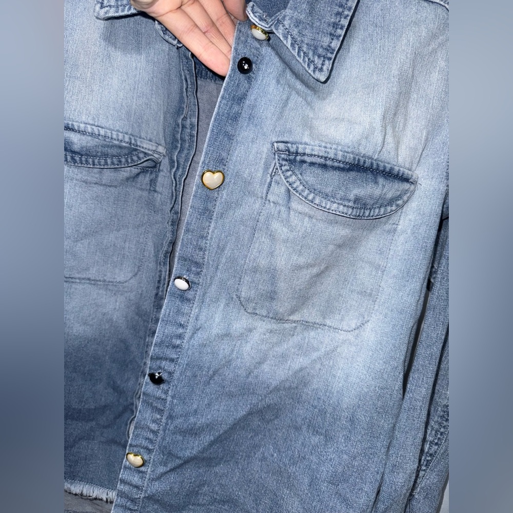 Democracy Ombré Denim Blue Top with cute Buttons size xs  EUC - Picture 2 of 11
